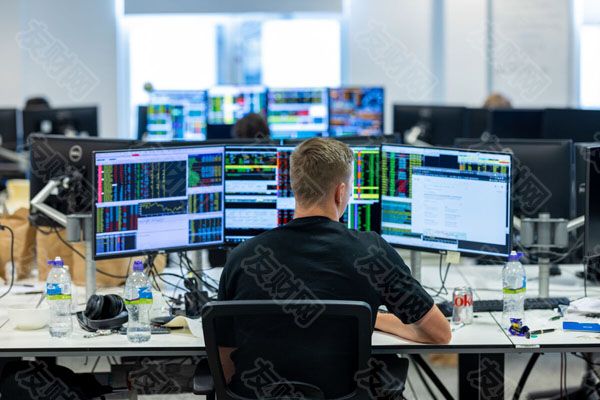 2024年10月15日:超本地化VS超聚焦：两只中国ETF走上了不同的道路